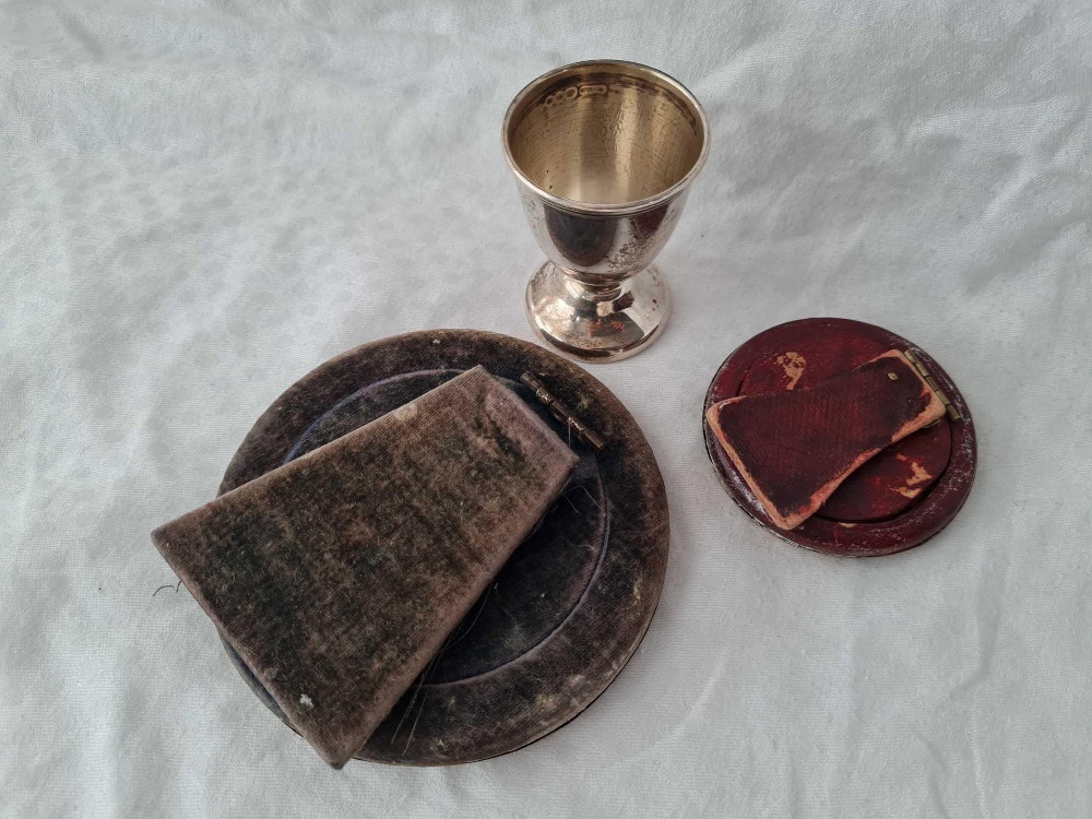 Two circular photo frames, one 4” in diameter, Birmingham 1907 and an egg cup - Image 5 of 5