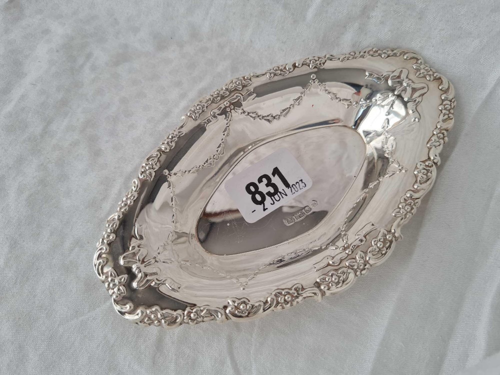 An oval sweet dish with drapery border, 6” wide, Sheffield by RC, 50 g - Image 2 of 3
