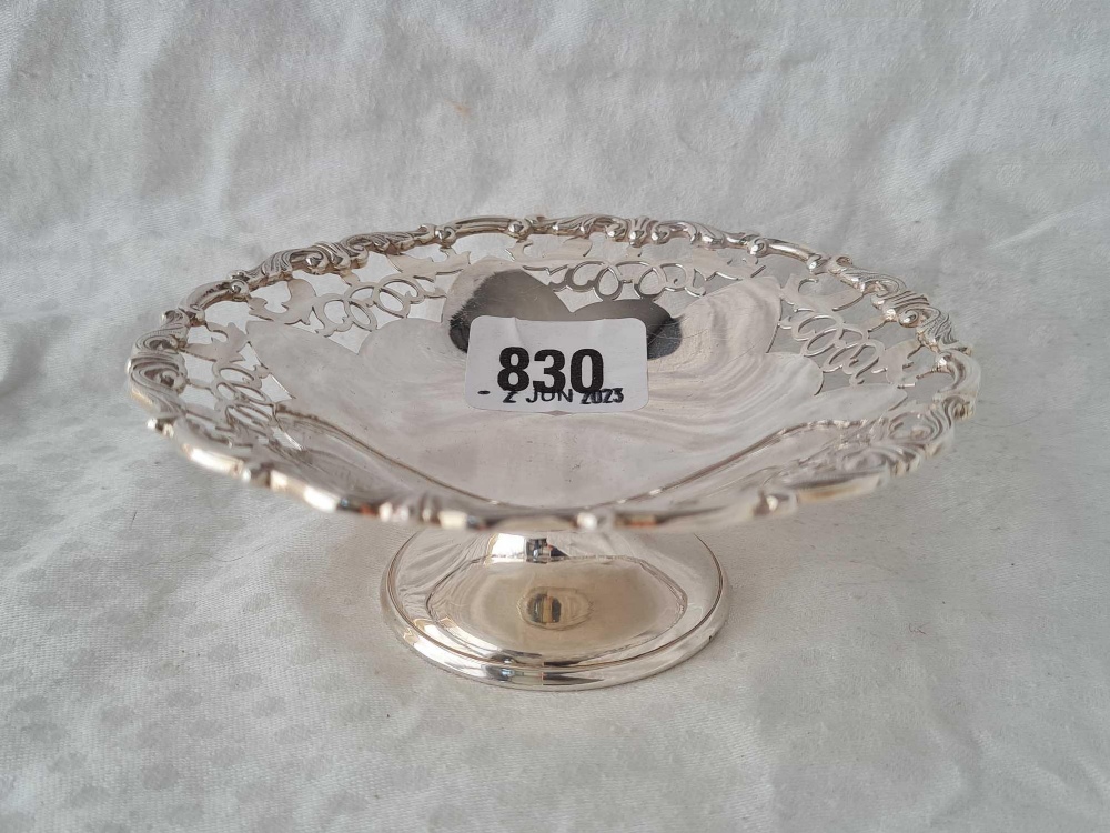 A pedestal sweet dish with pierced decoration, 5” diameter, Sheffield 2000, 113 g. - Image 2 of 3