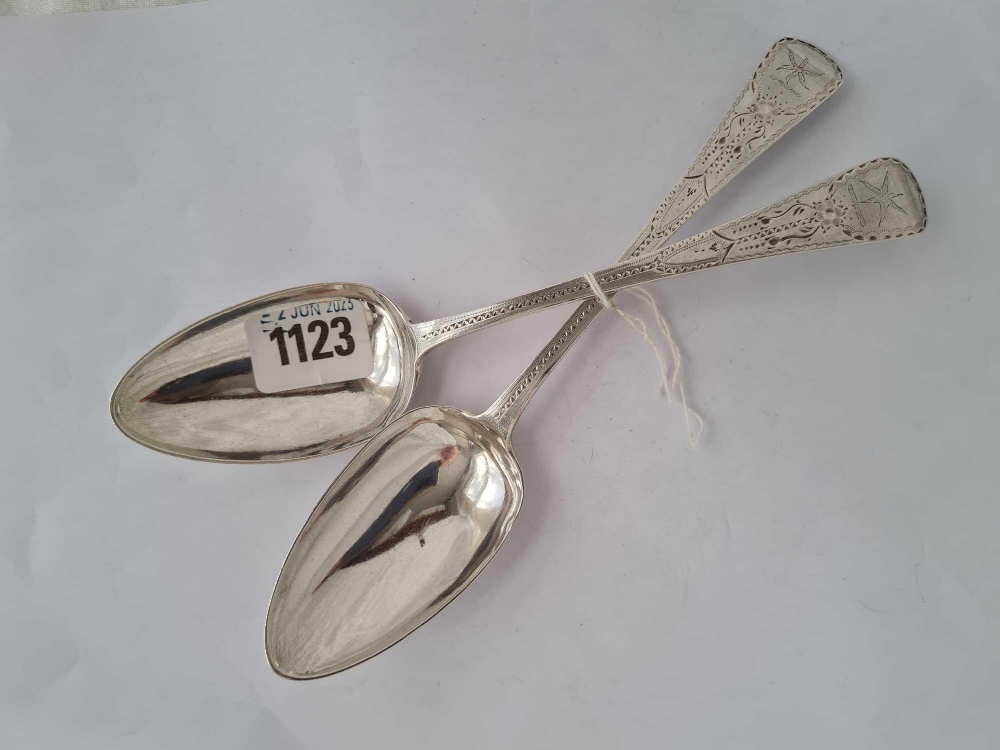 A pair of George III bright cut crested table spoons, London 1795, 115 g.