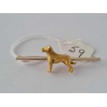 A gold dog on 9ct gold bar, 6.5 g.