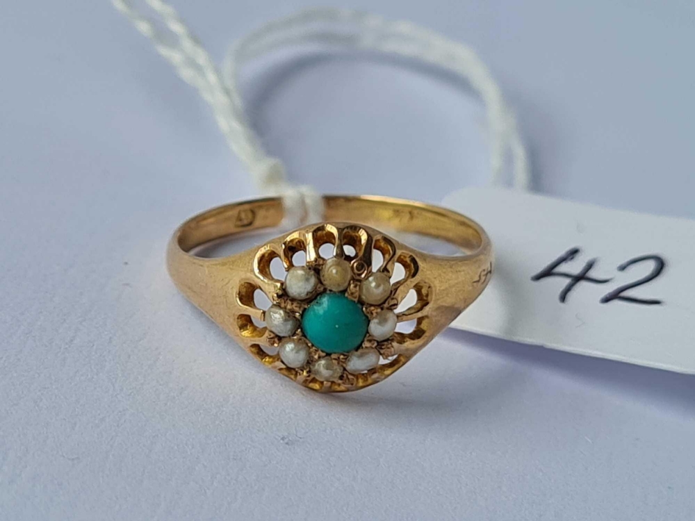 A antique turquoise and pearl ring 18ct gold size K