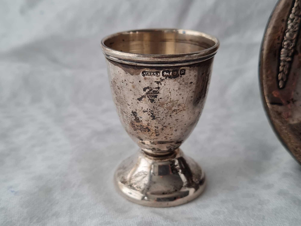 Two circular photo frames, one 4” in diameter, Birmingham 1907 and an egg cup - Image 4 of 5