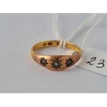 A three stone pearl ring 22 ct gold size N 2.6 gms