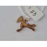 A Victorian novelty gold articulated horse charm 2 gms