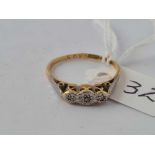 a three stone diamond illusion ring in 18ct gold & platinum size M 2.3g inc