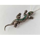 A VICTORIAN SILVER SET GOLD BACKED EMERALD AND DIAMOND LIZARD BROOCH BOXED