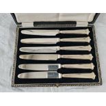 A set of six tea knives with silver mounted handles, fitted case, Sheffield 1929