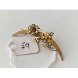 A Edwardian ruby and pearl crescent brooch Birmingham 1901 9ct 2.7 gms