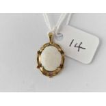 9ct hallmarked opal set pendant