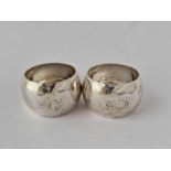 A pair of barrel shaped napkin rings, Sheffield 1916 by M&W, 48g