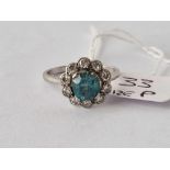 A GOOD BLUE ZIRCON AND DIAMOND CLUSTER RING 18CT GOLD SIZE P