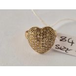 A DIAMOND SET HEART RING 18CT GOLD SIZE P 5.6 GMS