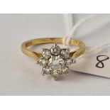 A DIAMOND CLUSTER RING, 18ct, size N, 3.2 g.