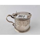 A good Victorian mustard pot with shell thumb piece, London 1863 by HH, 127 g. exc bgl.