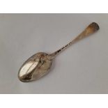 A Georgian Hanoverian pattern table spoons with shell to back of bowl, London 1751 by script RP,