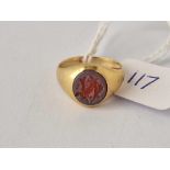 A hard stone 18ct signet ring size F 4g