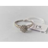 Vintage 9ct white gold hallmarked diamond cluster ring, size S