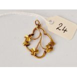 A gold pendant with clover leaf design 9ct