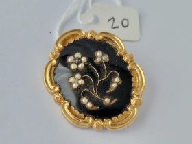 Antique Victorian gold mounted mourning brooch inscribed with “Nathaniel Smith, died 11th January