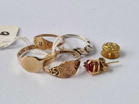 Three small 9ct signet rings 3.2 gms together with a silver ring ect.