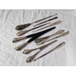 Various silver handled glove stretchers, button hooks etc (9)