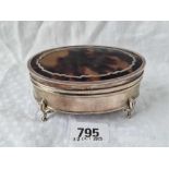 An oval silver and tortoise shell ring box on four pad feet, 4" wide, Birmingham 1913
