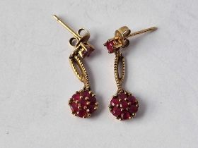 A pair of ruby daisy head earrings 9ct 1.7 gms