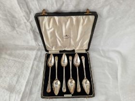 A box set of six grapefruit spoons, OE pattern, Birmingham 1938, 138g