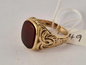 A gents large carnelian signet ring 9ct size T 7.7 gms