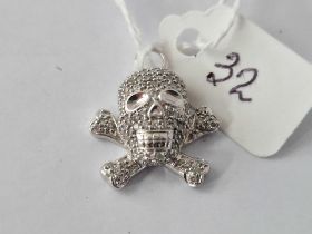 A skull pendant with diamonds 18ct gold 4.2 gms