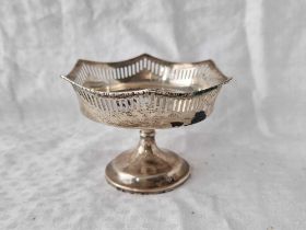 A hexagonal sweet dish on spreading base, 3.5" wide, Birmingham 1913, 55g