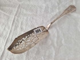 An early Victorian fiddle pattern fish slice with pierced blade, London 1839 by TRW, 154 g.