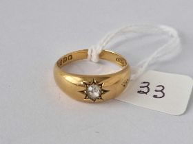 A GYPSY SET DIAMOND RING APPROX .25 CARAT 18CT GOLD SIZE P 5 GMS