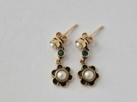 A Pretty Pair Of Daisy Head Earrings Set With Pearls 9Ct 2.9 Gms