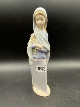 A Lladro Lady With Flowers 8 Inch