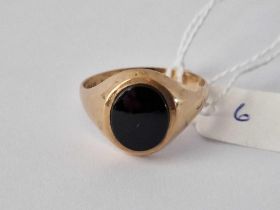 A Black Onyx Signet Ring 9Ct Size Z 3.8 Gms