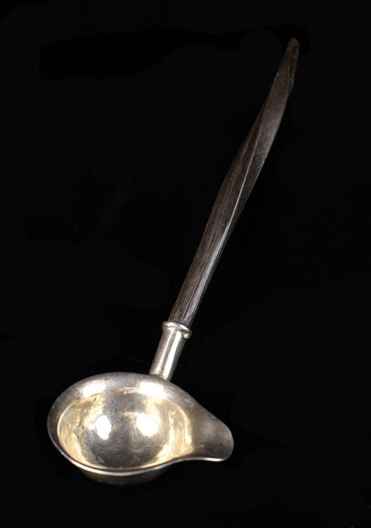 A Small Scottish Horn Quaish with silver inset centre panel by William Dunningham & Co hallmarked - Image 4 of 6