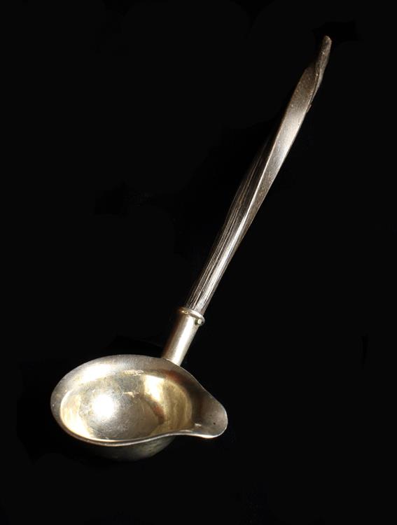 A Small Scottish Horn Quaish with silver inset centre panel by William Dunningham & Co hallmarked - Image 6 of 6