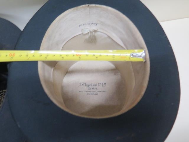 A Victorian leather top hat box with a tall brushed silk top hat - approx size 7 and a collapsible - Image 7 of 8