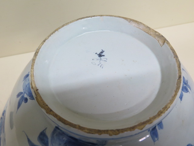 A large Delft blue and white bowl decorated with ships, villas and fruit - Height 20cm x Diameter - Image 9 of 9