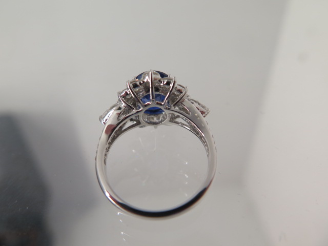 An 18ct white gold sapphire and diamond ring - sapphire approx 4.25ct, diamonds approx 2ct - ring - Image 4 of 6