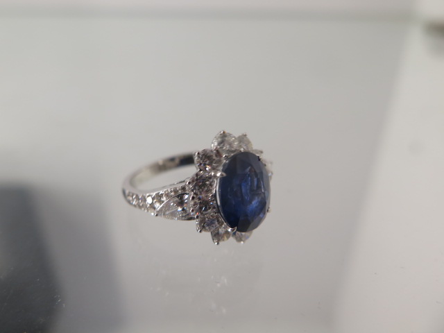 An 18ct white gold sapphire and diamond ring - sapphire approx 4.25ct, diamonds approx 2ct - ring - Image 2 of 6