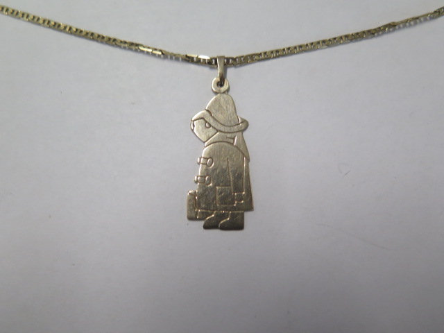 A 9ct yellow gold Paddington Bear pendant on a 9ct 56cm chain - approx weight 8.8 grams - Image 2 of 2