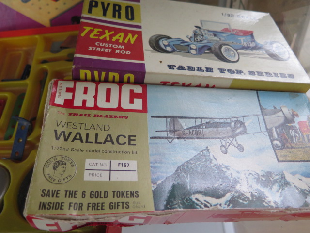 An Airfix-600 Queen Elizabeth Liner kit, a Pyro Texan kit and a Frog Westland Wallace kit - all - Image 5 of 5