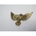 A 9ct yellow gold bird brooch - Width 4.5cm - approx weight 5.9 grams - good condition