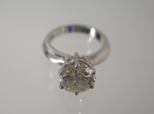 An 18ct white gold diamond solitaire ring approx 3.5ct - 10mm x 6.3mm - ring size M/N - diamonds - Image 9 of 9