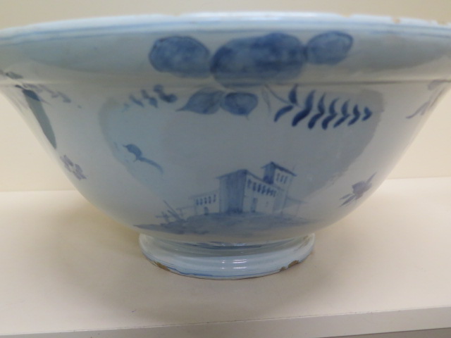 A large Delft blue and white bowl decorated with ships, villas and fruit - Height 20cm x Diameter - Image 7 of 9