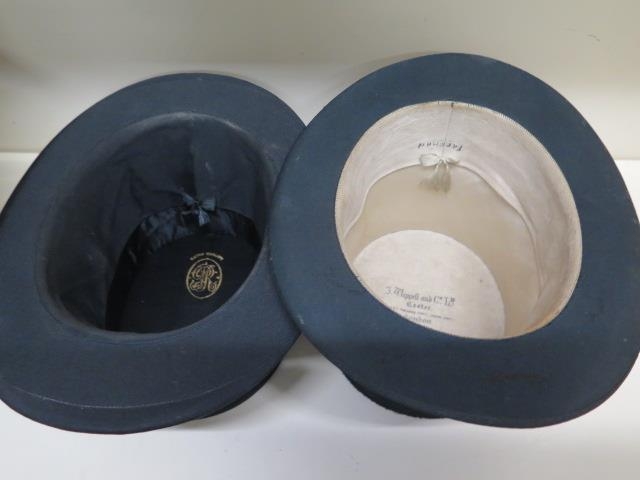 A Victorian leather top hat box with a tall brushed silk top hat - approx size 7 and a collapsible - Image 5 of 8