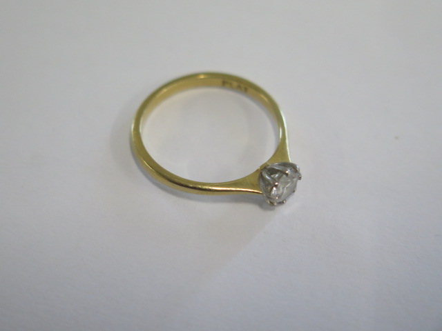 A hallmarked 18ct yellow gold and platinum diamond solitaire ring size N - approx weight 2 grams - - Image 3 of 3